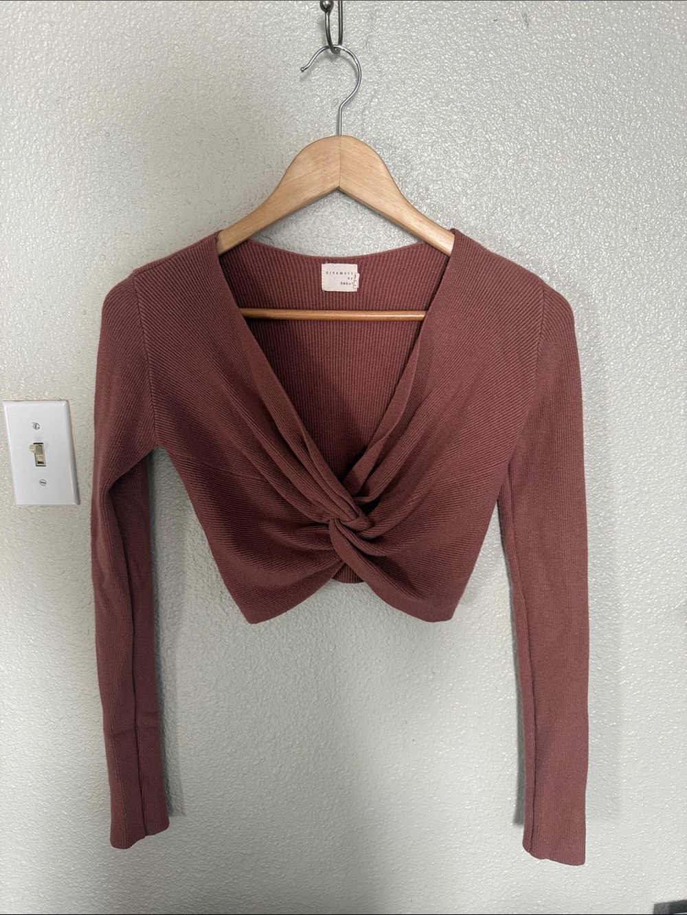 Twist-Front Cropped Ribbed Top in Dusty Rose